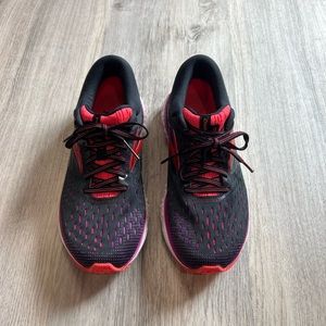 Brooks Transcend 6 Crimson womens running shoes size 8